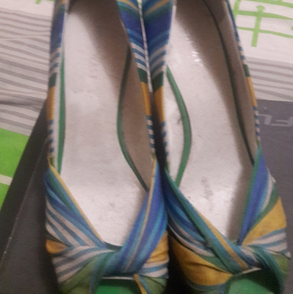 Shoes - Picture 2 of 3